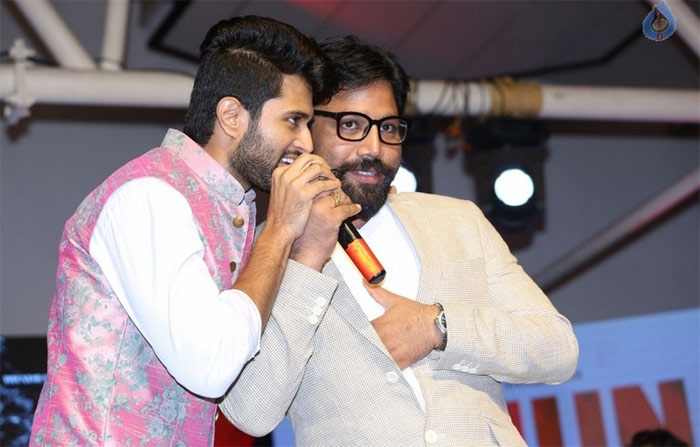 vijay devarakonda,arjun reddy,arjun reddy pre release event  పబ్లిక్ స్టేజ్ పై పచ్చి బూతులు మాట్లాడిండ్రు!