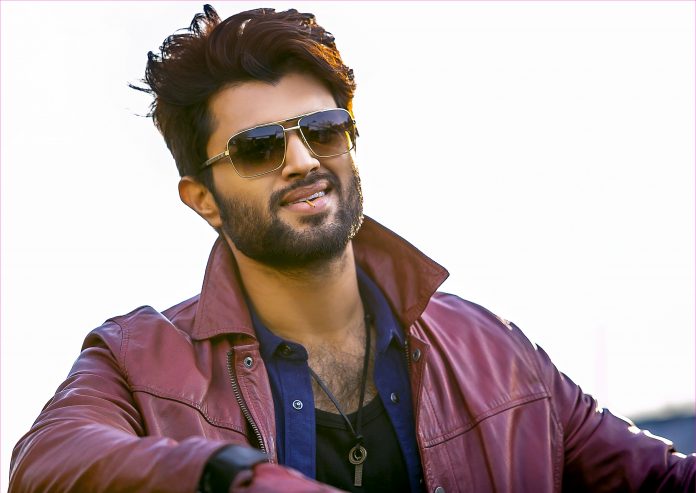 vijay deverakonda,83,kapil dev,ranveer singh,karan johar,jhanvi kapoor,kabeer khan,kapil dev biopic,  `అర్జున్‌రెడ్డి` వెనక్కుత‌గ్గాడోచ్‌!