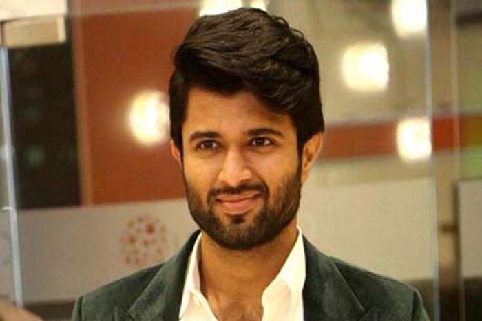 vijay deverakonda,indraganti,shiva nirvana,direction,movies  ఫైటర్ తర్వాత దేవరకొండ బాబు సినిమాలివే!