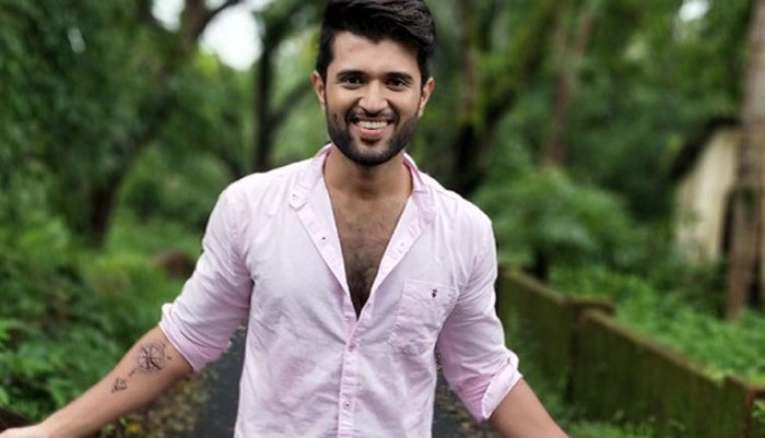 vijay deverakonda,hero,taxiwala,hero movies  విజయ్‌ టైటిల్‌తో టెన్షన్‌ పెడుతున్నాడా..? 