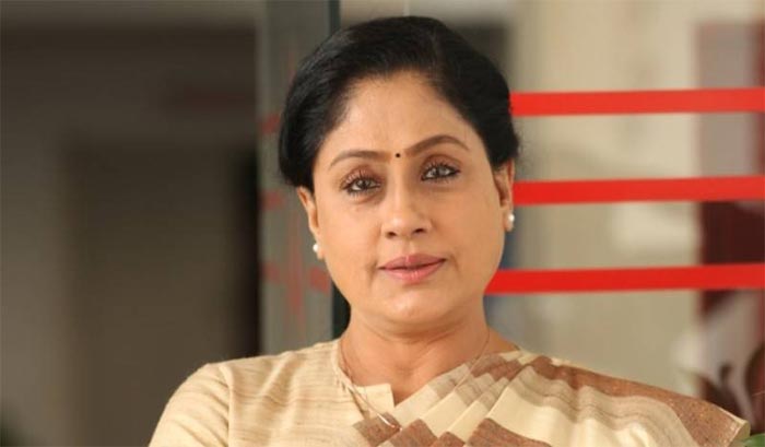 vijayashanthi,tweet,movies,acting,sarileru neekevvaru  ఇదేంటి విజయశాంతి ఇలా షాకిచ్చింది..!