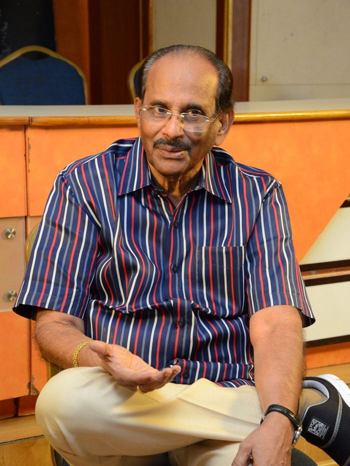 vijayendra prasad,ss rajamouli,vijayendra prasad about cinema stories  ఆయన రచనలను వీటితో పోల్చాడు..! 