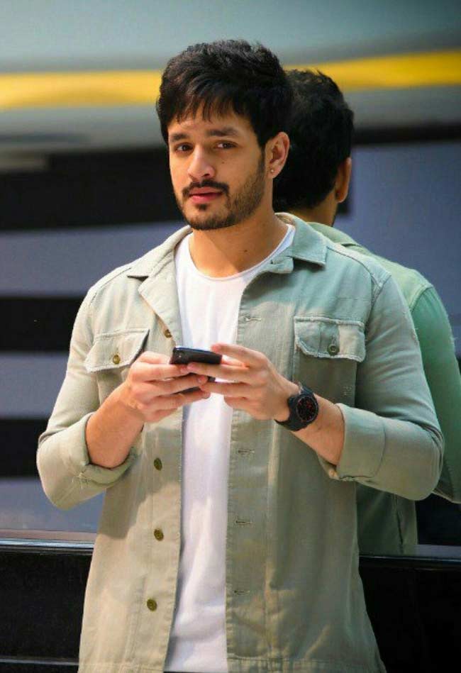 akhil  ఏంటి అఖిల్ ఇంకా మొదలు పెట్టలేదా 