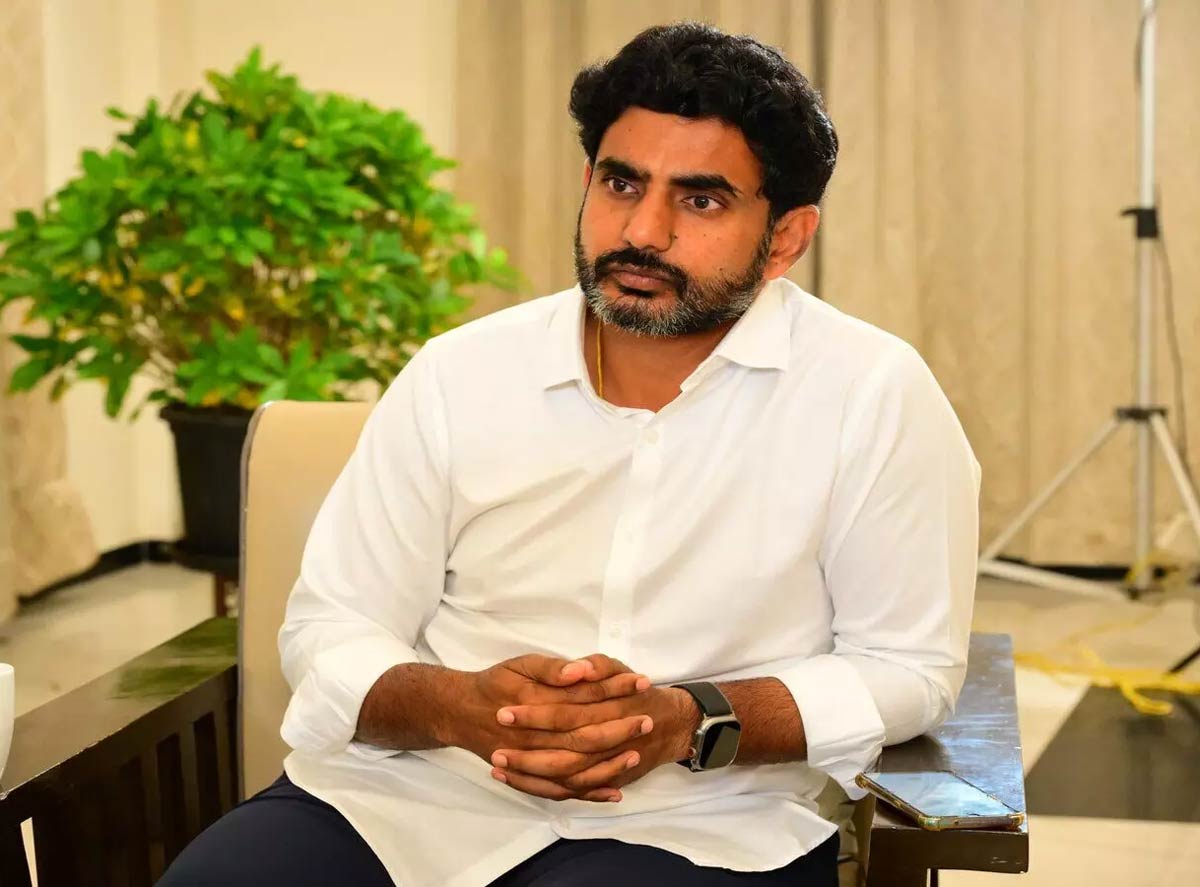 nara lokesh  వరద బాధితులకు లోకేష్ ఏం చేశారబ్బా!?