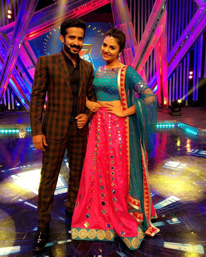 sreemukhi vs ravi,anchor sreemukhi,patas show,sreemukhi father  శ్రీముఖి వర్సెస్ రవి మధ్యలో ‘నాన్న’.. అసలేమైంది!