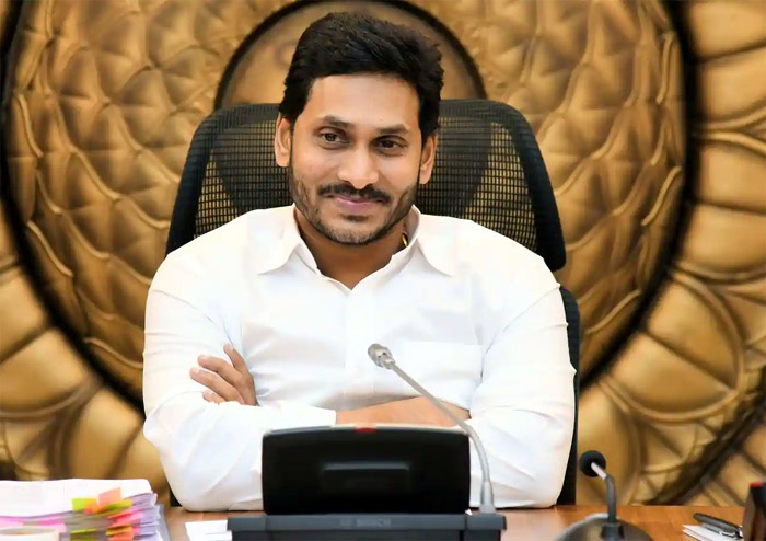 ys jagan,pawan kalyan,chandrababu naidu,andhra pradesh,kcr,bjp,telangana  జగన్ కోరలు పీకేదెవరు?