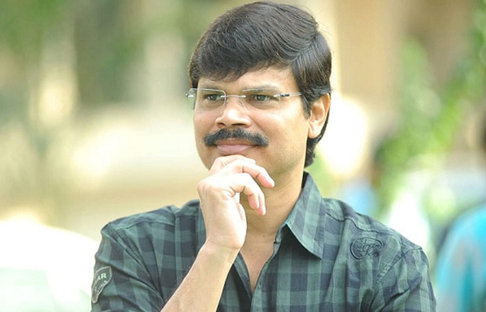 boyapati srinu,pawan kalyan,ram charan,jaya janaki nayaka,sarainodu  పవనా, చరణా ఎవరు బోయపాటి..?