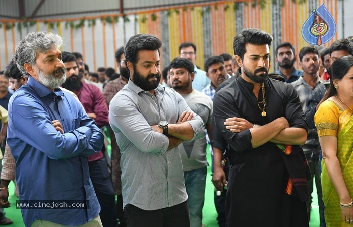 rrr villain,rockingstar yash,condemns,casting in rrr,rajamouli,ram charan,jr ntr  RRR విలన్‌.. నేను కాదు: స్టార్ హీరో..!