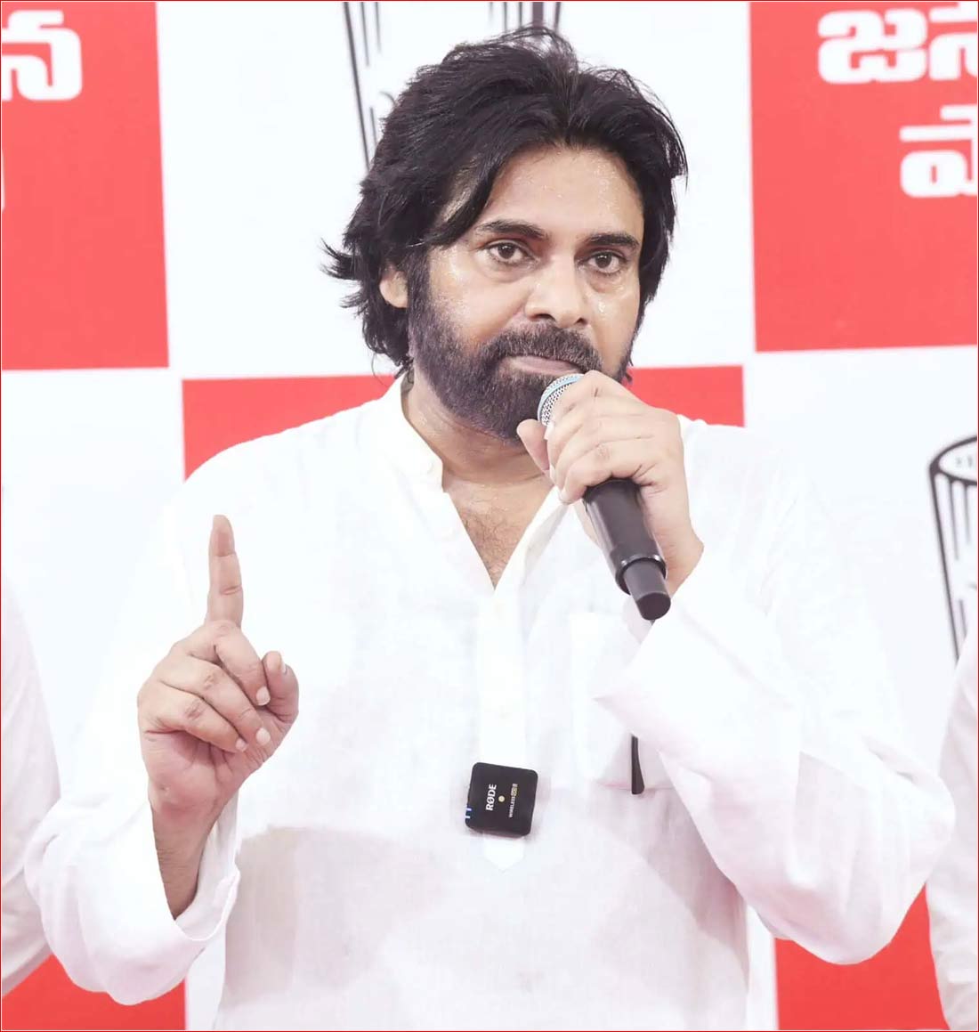 pawan kalyan  ఎవరిని నిందించాలి.. పవన్ సీరియస్