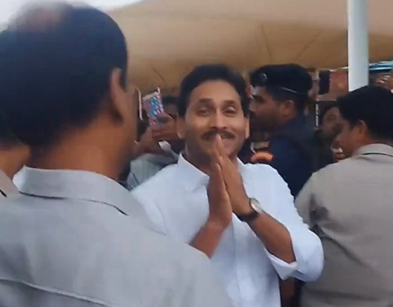 ys jagan mohan reddy bangalore  వైఎస్ జగన్.. బెంగళూరు ఎందుకబ్బా?