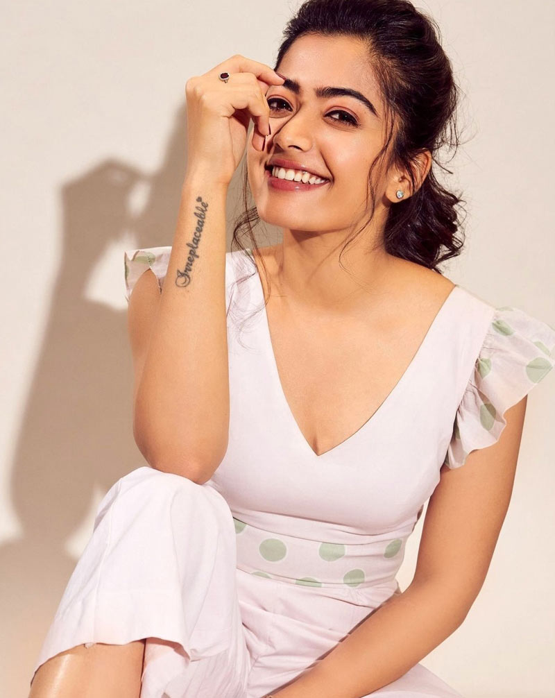 rashmika mandanna,pushpa heroine,rashmika mandanna photos,rashmika mandanna news,rashmika mandanna parents  షూటింగ్ వాయిదా వేయడం నా చేతుల్లో లేదు 