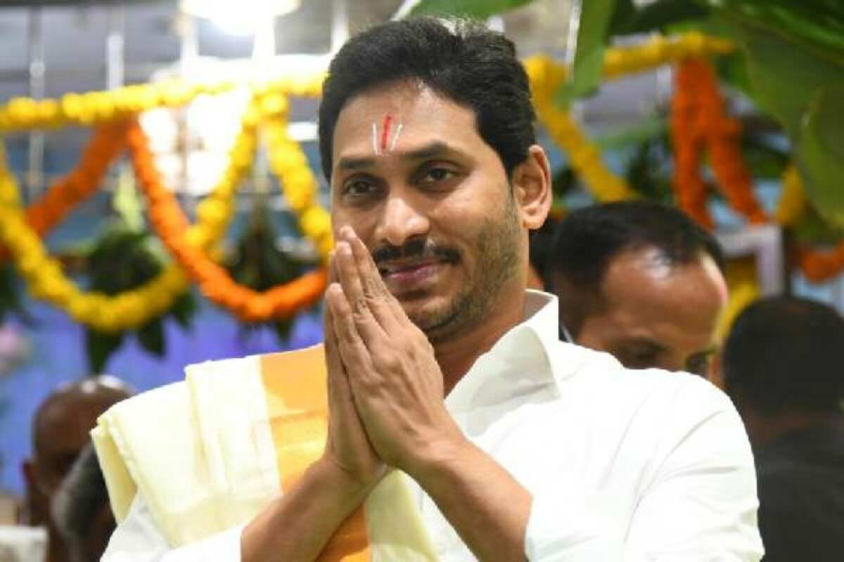 jagan  కేసీఆర్ బాటలోనే జగన్ యాగం చేస్తారా?