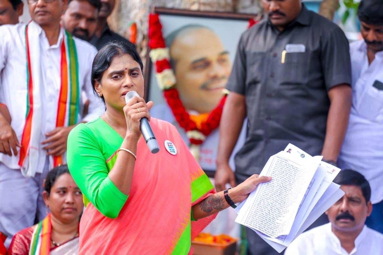 ys sharmila  షర్మిలకు ఆదరణ పెరుగుతుందా?