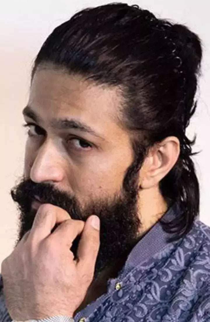 yash19  ఏమిటి యశ్ ఇంత లాగ్ చేస్తున్నావ్