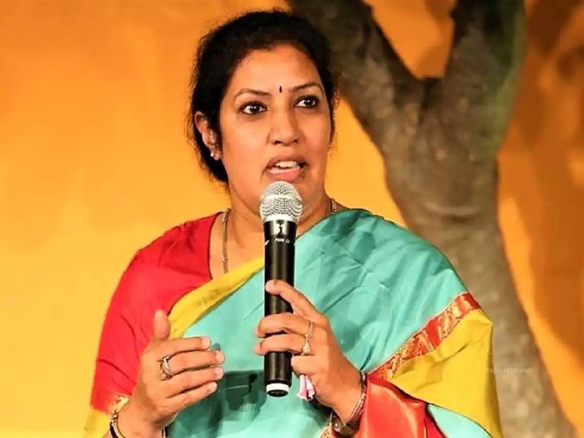 purandeswari  పురందేశ్వరిపై విషం కక్కుతున్న వైసీపీ