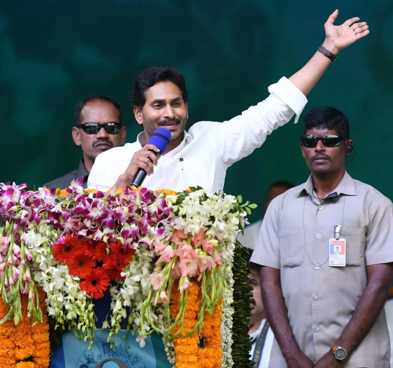 ys jagan  మాటల్లో కాదు చేతల్లో చూపిస్తున్న వైసీపీ 