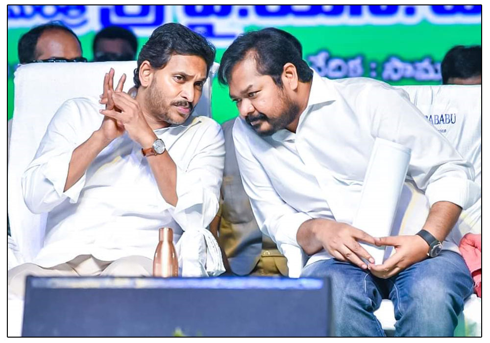 ycp  చిరు ద్వారా జనసేనలోకి వైసీపీ కీలక నేత!