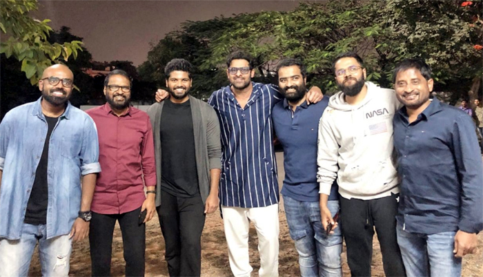 young rebal star prabhas,praise,mathuvadalara movie team  ‘మత్తువదలరా’ టీమ్‌ను అభినందించిన ప్రభాస్