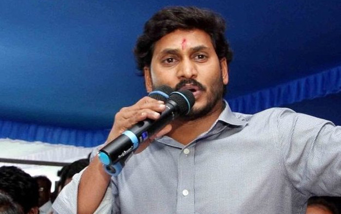 ysrcp,ys jagan,tollywood celebrities,mohan babu,ramyakrishna  సినీగ్లామర్‌ వైపు జగన్‌ చూపు..! 