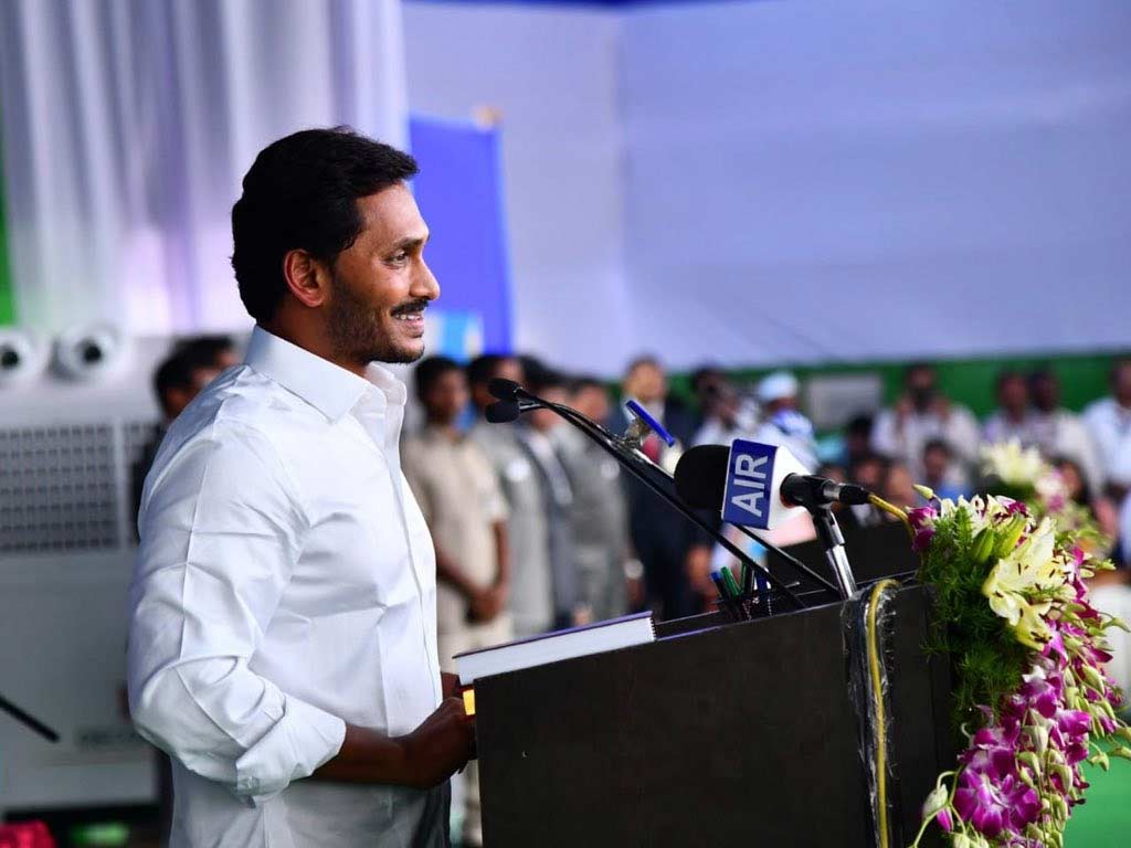 ys jagan  జగన్ కాన్ఫిడెన్స్ ఏంటబ్బా..