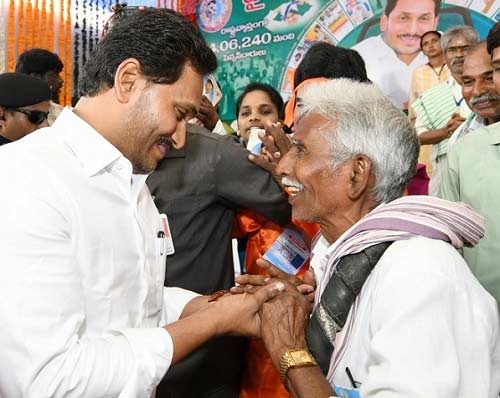 cm ys jagan  ఏంటీ జిమ్మిక్కులు.. ఇప్పుడు గుర్తొచ్చిందా!!