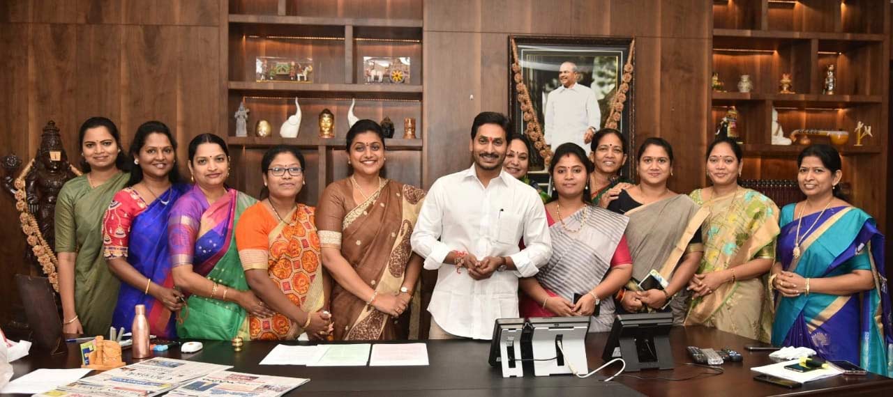 ycp  వైయస్ఆర్ సీపీ మహిళలే టార్గెట్ గా దాడులు