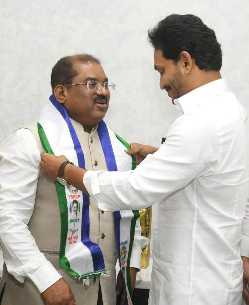 jagan  వైసీపీ వద్దు బాబోయ్.. మరొకరు రాజీనామా